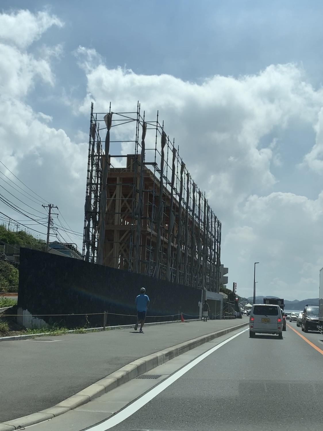 お船の形のテナントビル トライアングル七里ガ浜 Brooklyn House二戸始まります Design Source デザインソース